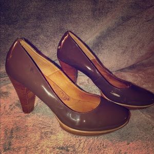 Super comfortable tan pump